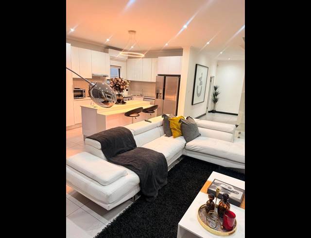 3 BEDROOM TOWNHOUSE FOR SALE IN BRYANSTON